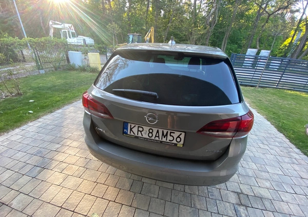 Opel Astra cena 51900 przebieg: 162500, rok produkcji 2017 z Myszków małe 121